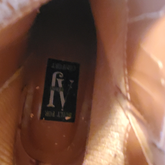 AJ Comfort Ankle Boot Tan,size 8W - Picture 6 of 6